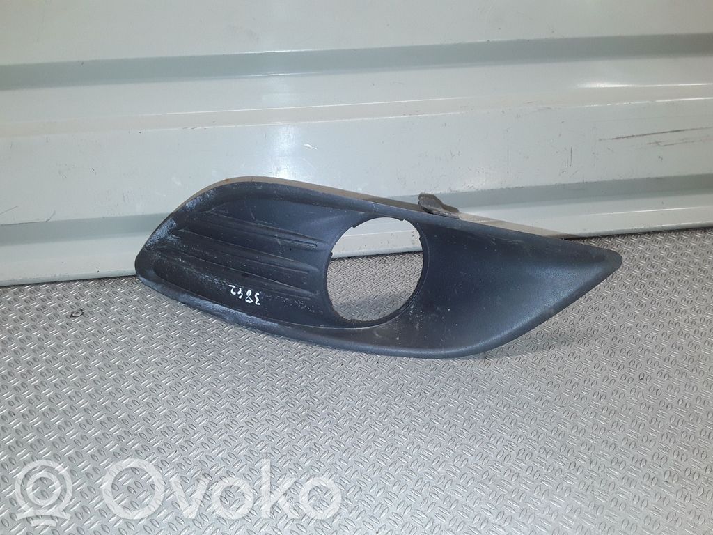 Ford Focus Etusumuvalon ritilä 