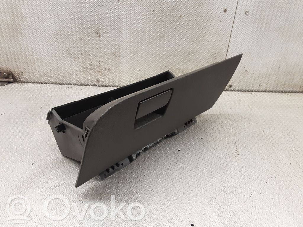 Glove box   22752655