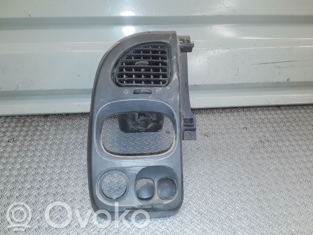 Šoninės oro grotelės   YC15V044B79