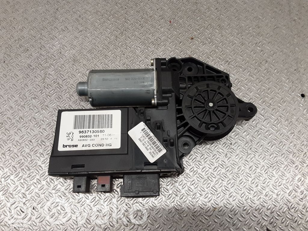 Peugeot 307 Motor del regulador de la ventanilla de la puerta delantera