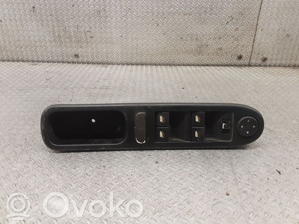 Interruptor del elevalunas eléctrico   96498420XT