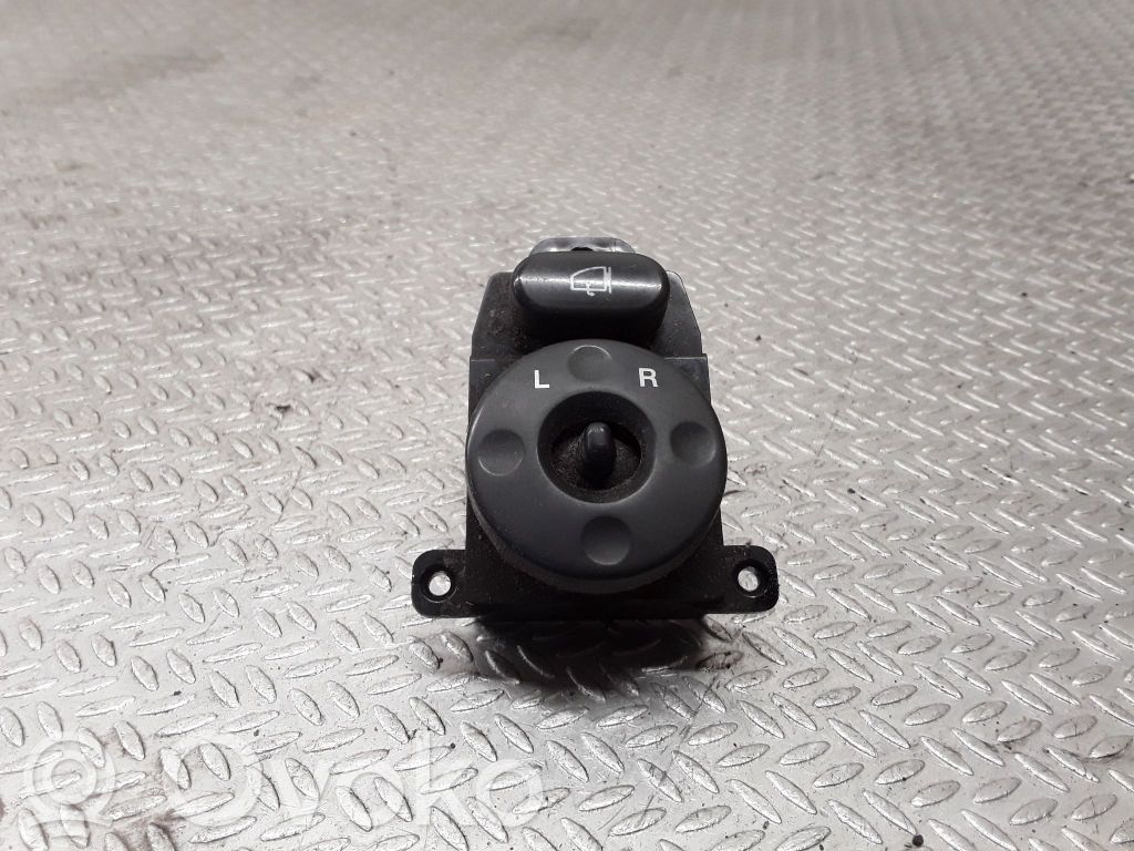 Wing mirror switch   202005064