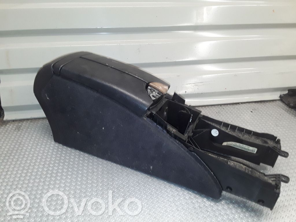 Podłokietnik tunelu środkowego   A2116800250