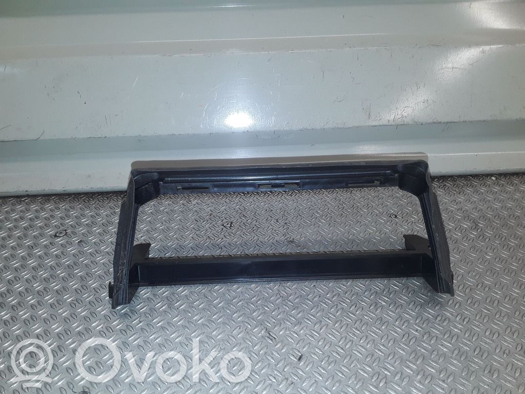 Muut kojelaudan osat   7L5858517