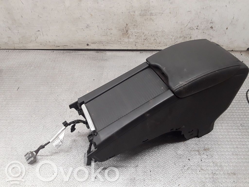 Armrest   39819457
