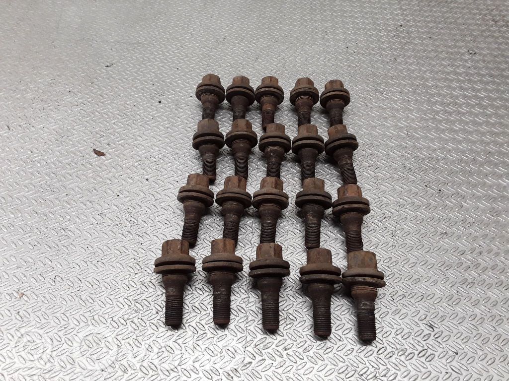 Nuts/bolts