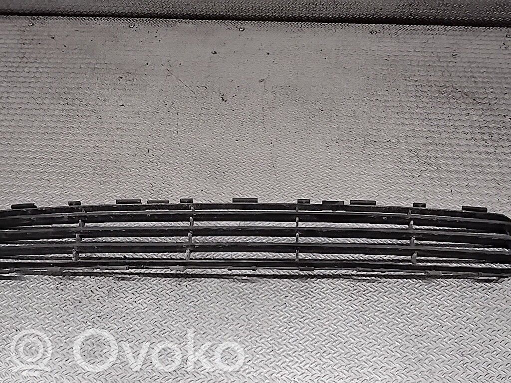 Toyota Avensis T250 Kratka dolna zderzaka przedniego 