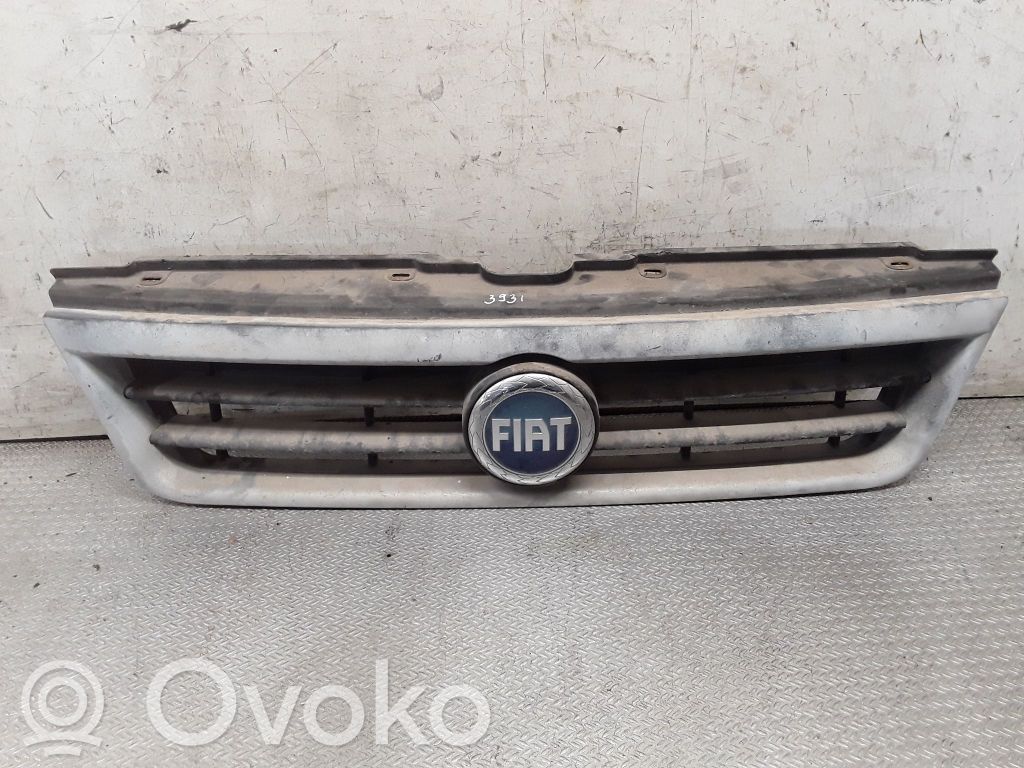 Fiat Ducato Etupuskurin ylempi jäähdytinsäleikkö 