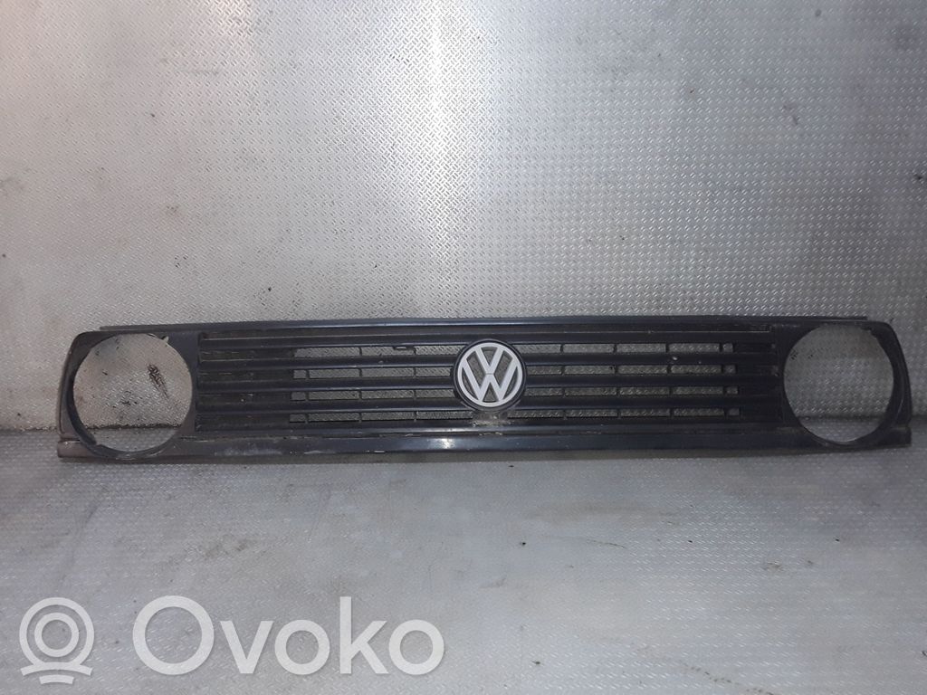 Volkswagen Golf II Etupuskurin ylempi jäähdytinsäleikkö 
