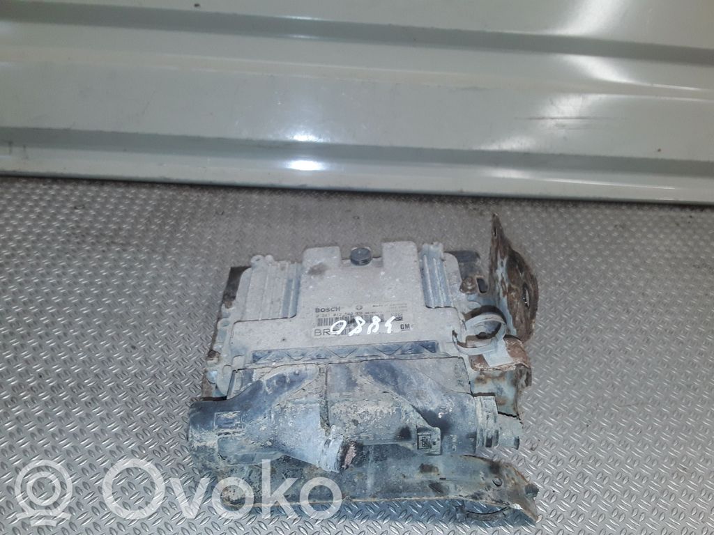 Opel Zafira B Unitate/modul de control motor 