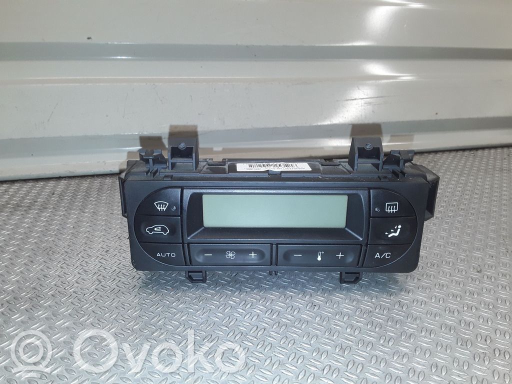 Peugeot 1007 Climate control unit 