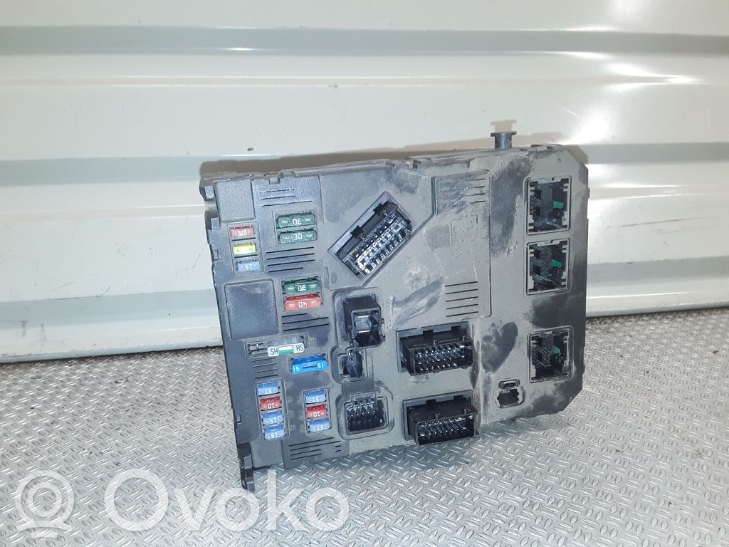 Peugeot 1007 Fuse module 
