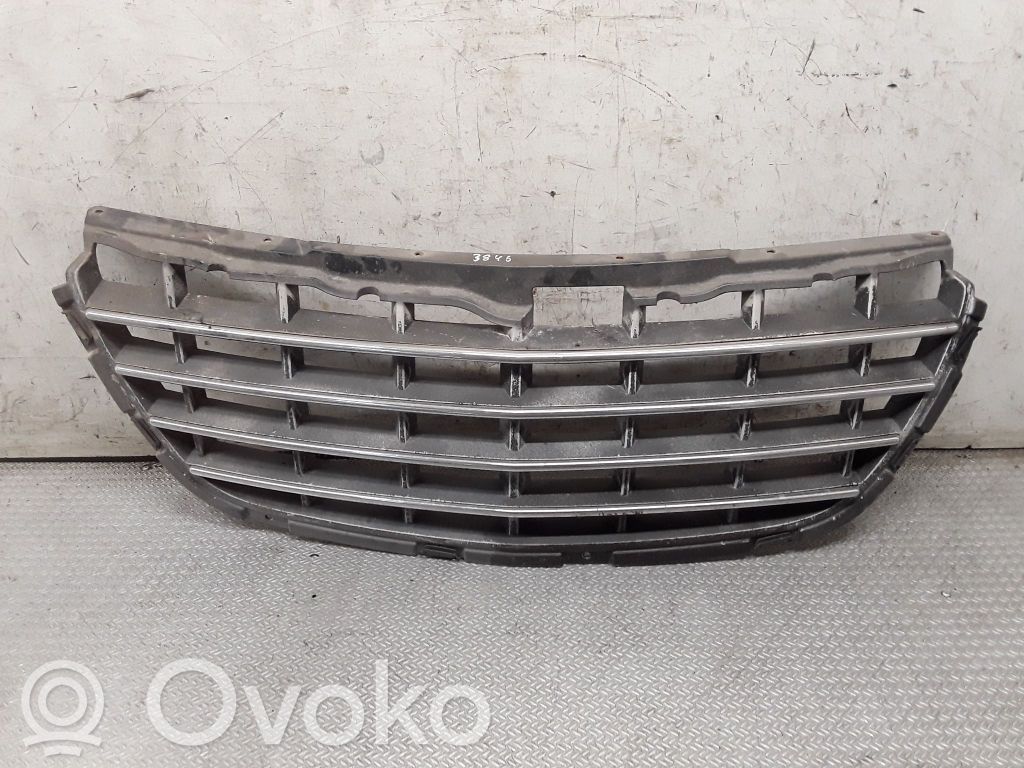 Chrysler Pacifica Front bumper upper radiator grill 