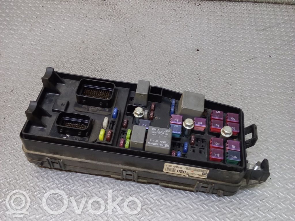 KIA Carnival Fuse module 