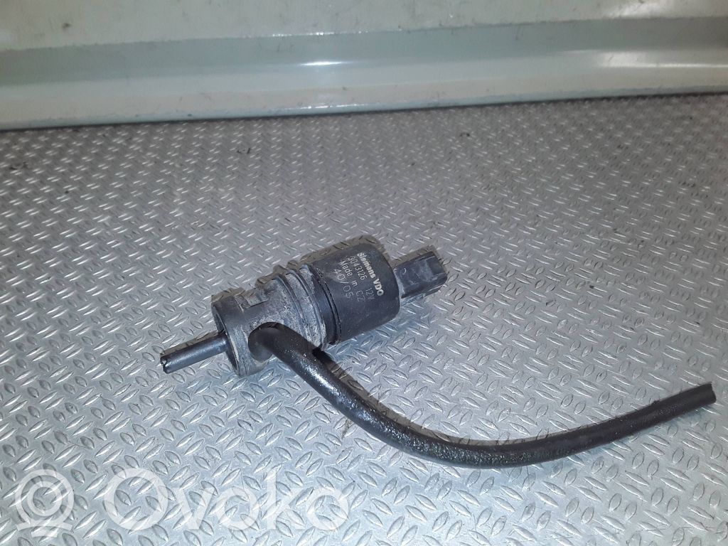 Windscreen/windshield washer pump   3043126