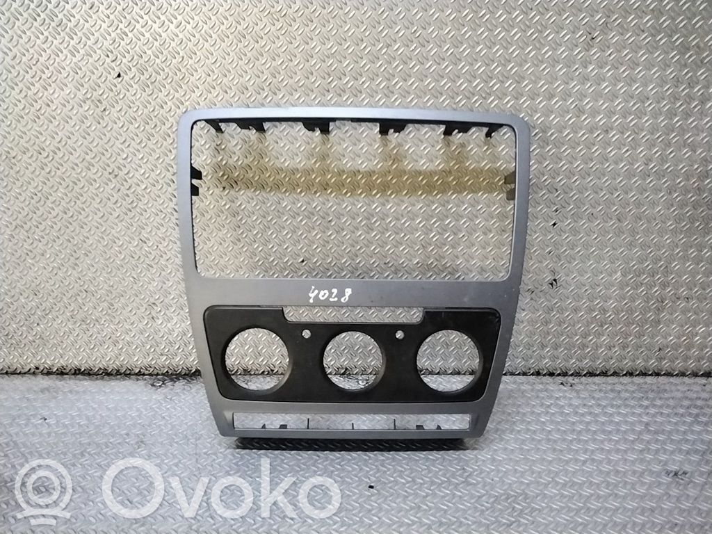 Console centrale, commande chauffage/clim   1Z0858069