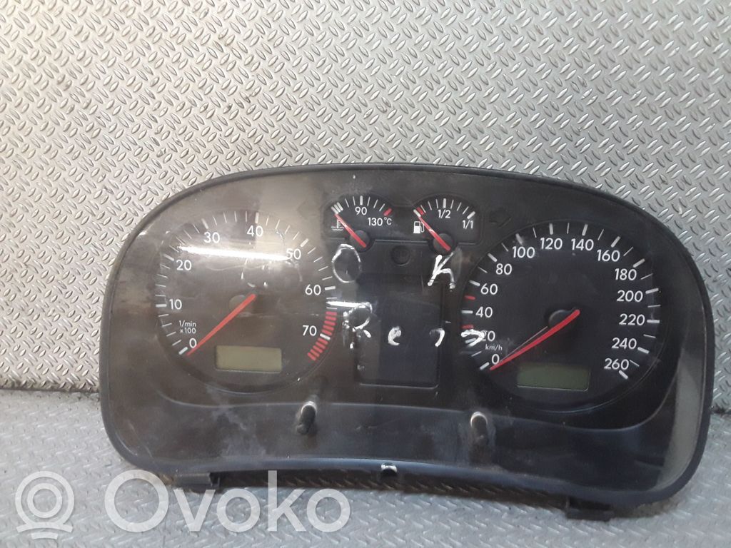 Volkswagen Golf IV Velocímetro (tablero de instrumentos) 