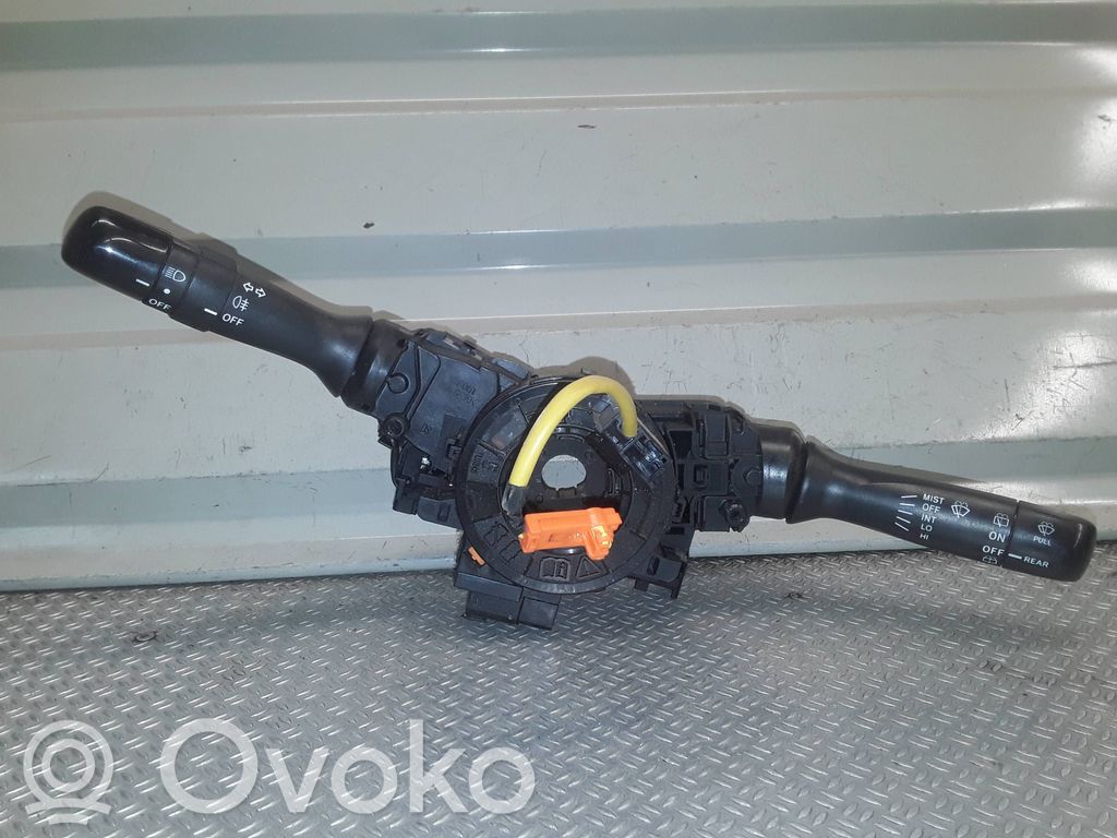 Toyota Yaris Interruptor/palanca de limpiador de luz de giro 