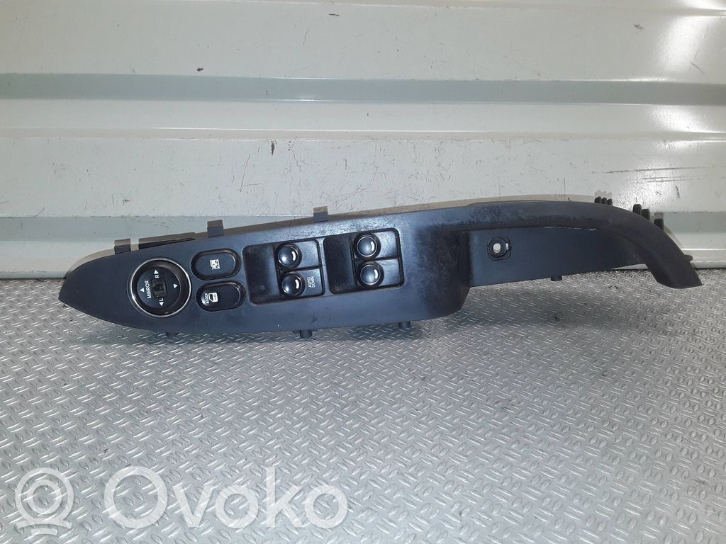 Hyundai i30 Electric window control switch 