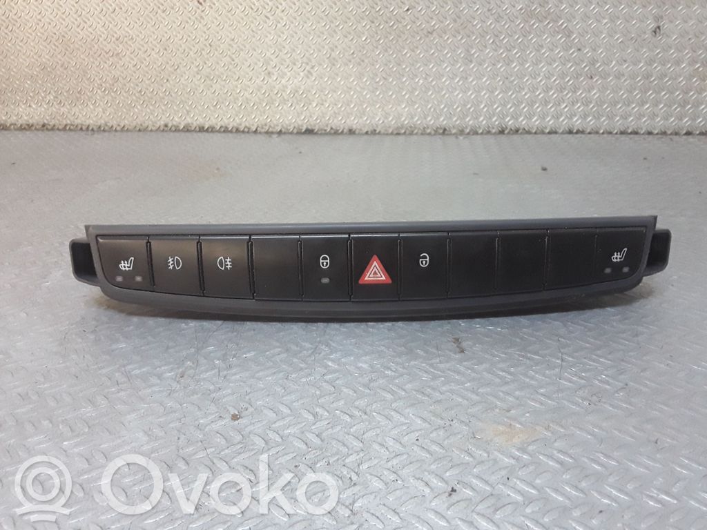 Hazard light switch   A4548203310