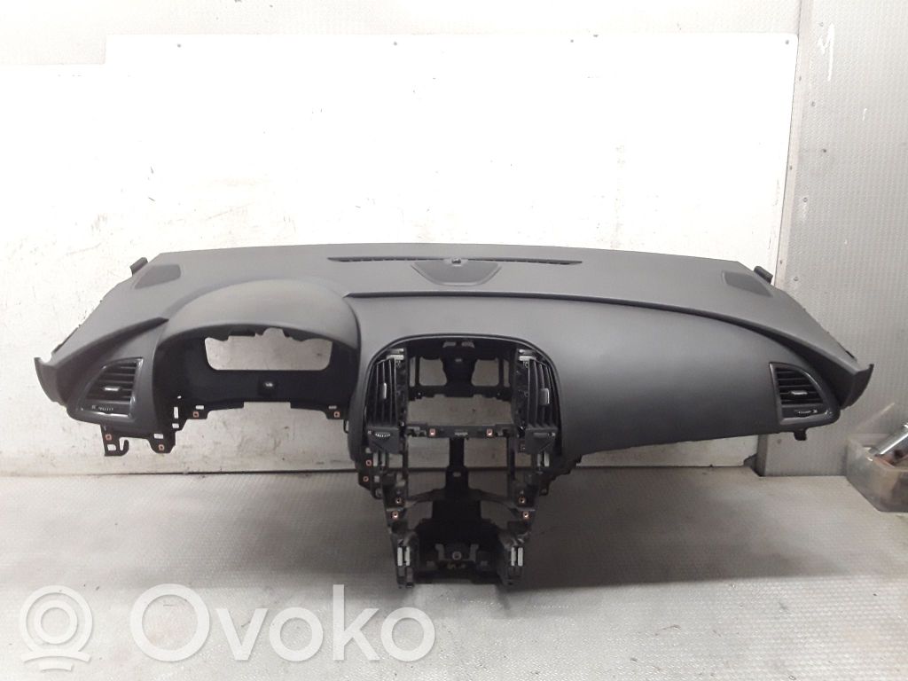 Opel Astra J Panelė 