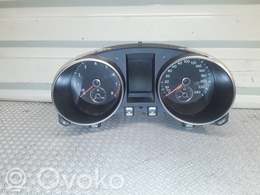 Volkswagen Golf VI Licznik / Prędkościomierz 