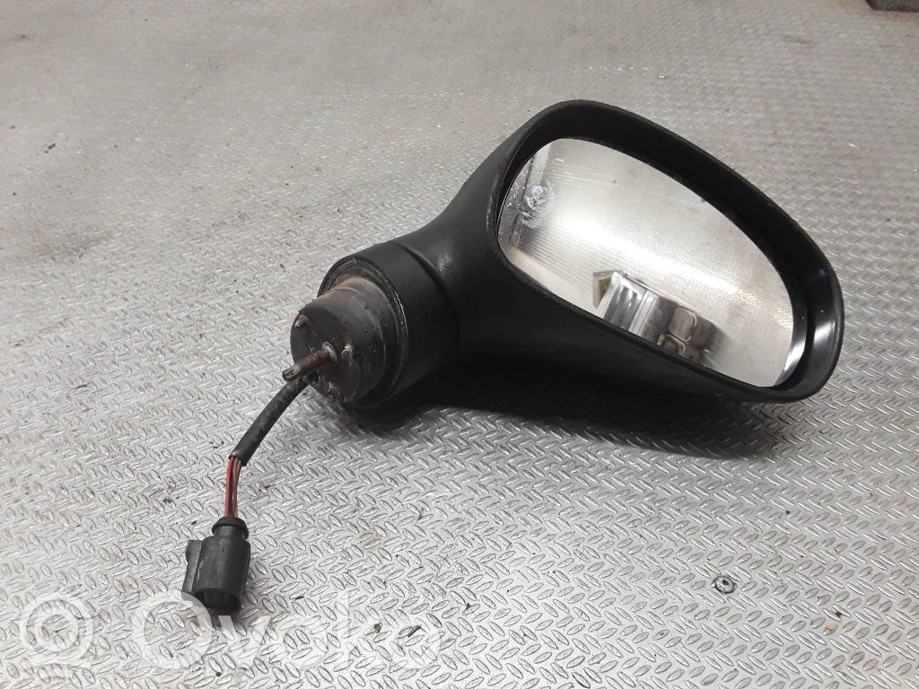 Front door electric wing mirror   E1010852