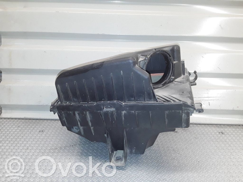Air filter box   8649673