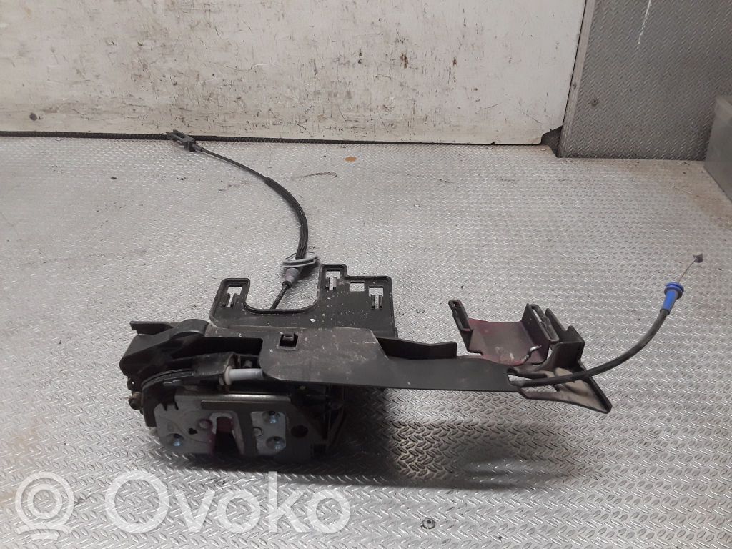 Ford Fiesta Priekšpusē slēdzene 