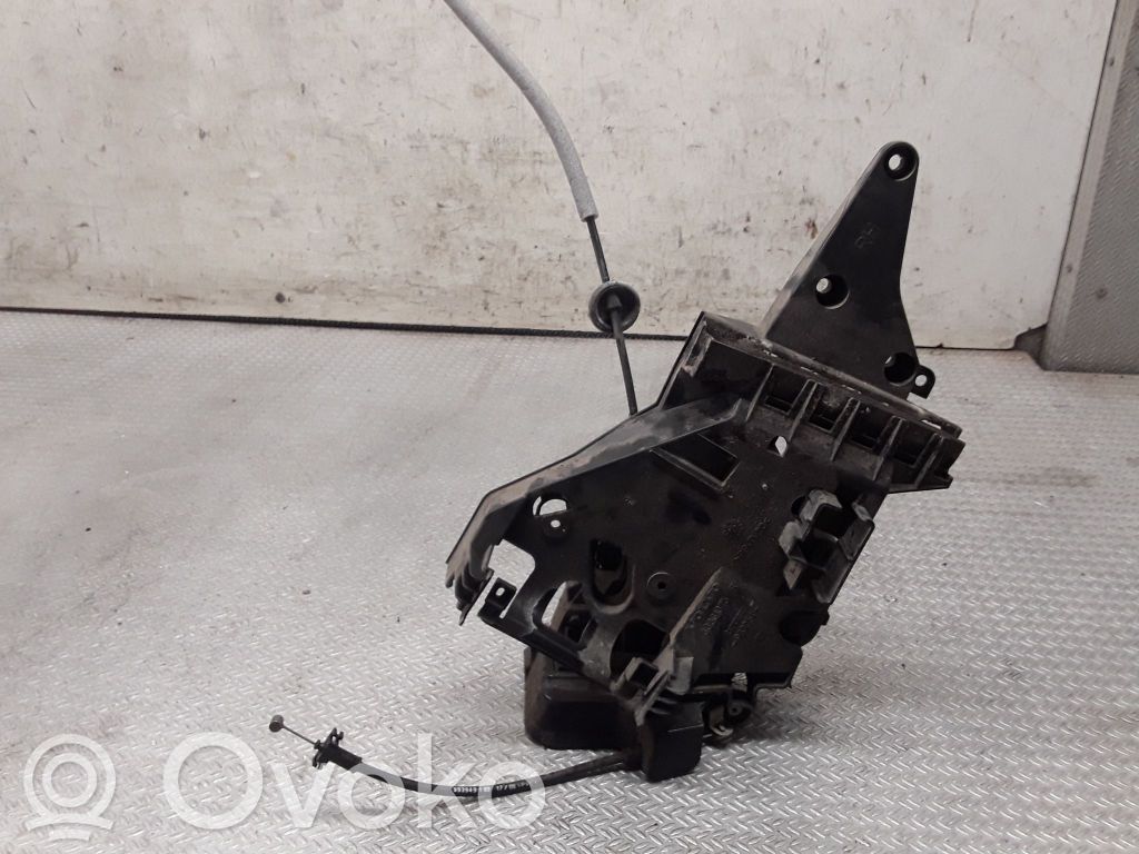 Rear door lock   30661075