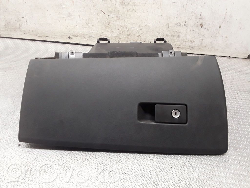 Glove box   39891975