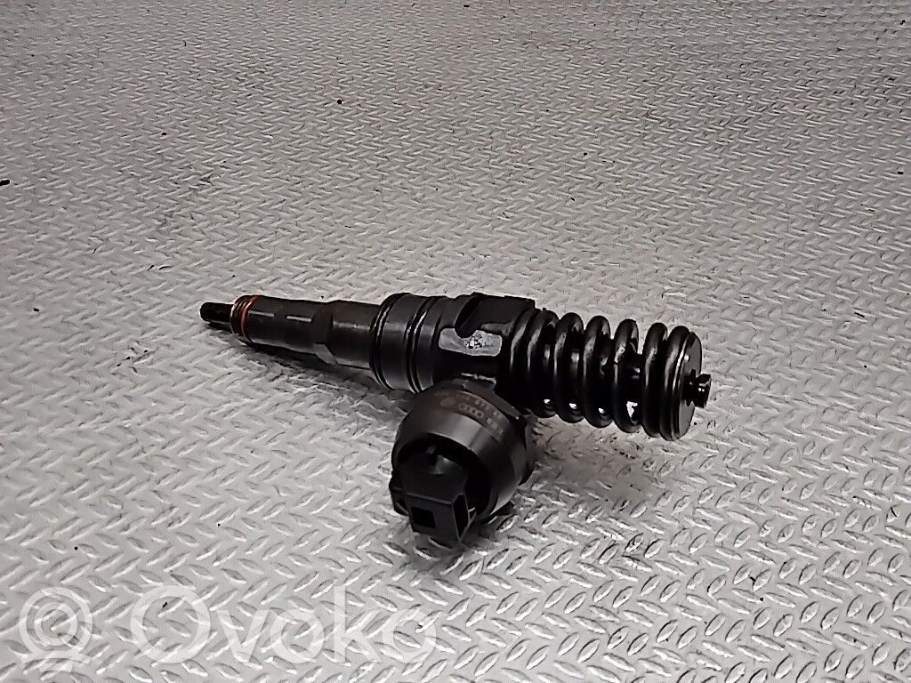 Inyector de combustible   038130073AK
