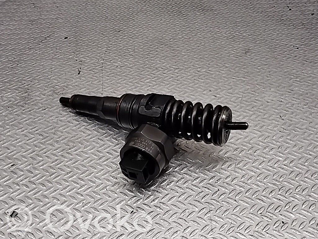 Inyector de combustible   038130073H