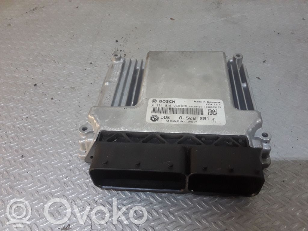 BMW 1 E81 E87 Variklio valdymo blokas 