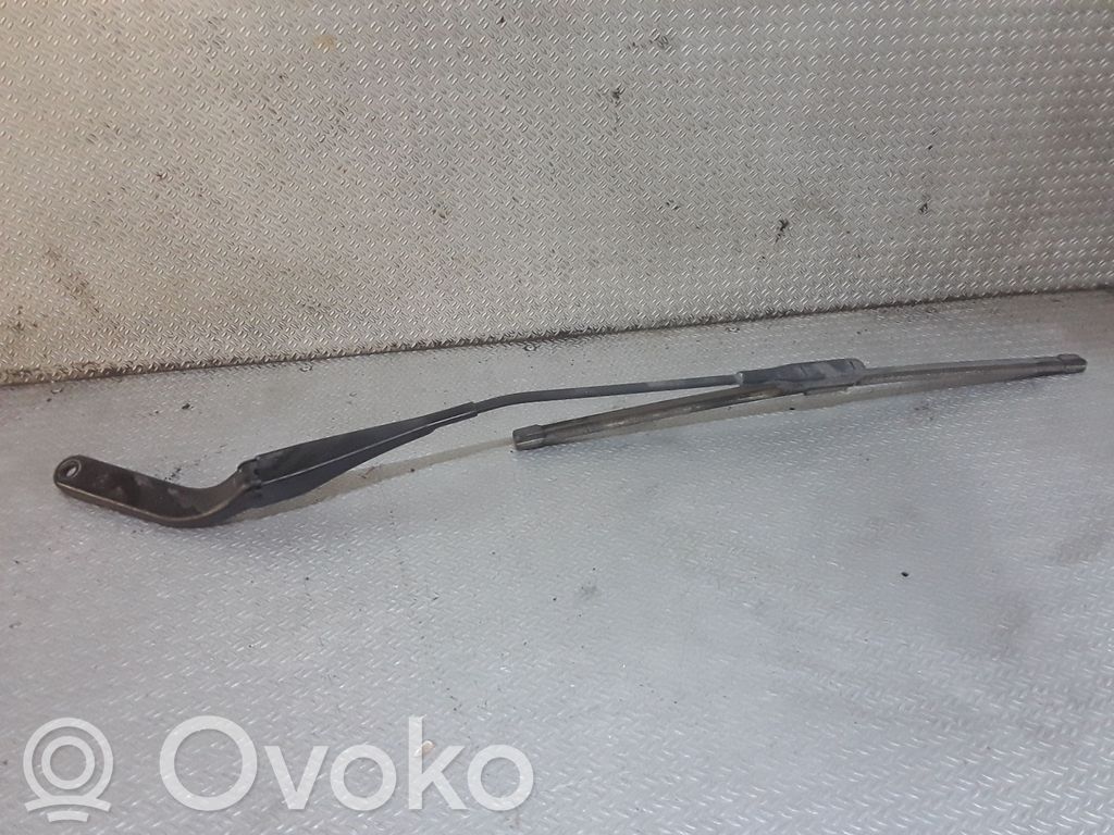 BMW 1 E81 E87 Front wiper blade arm 