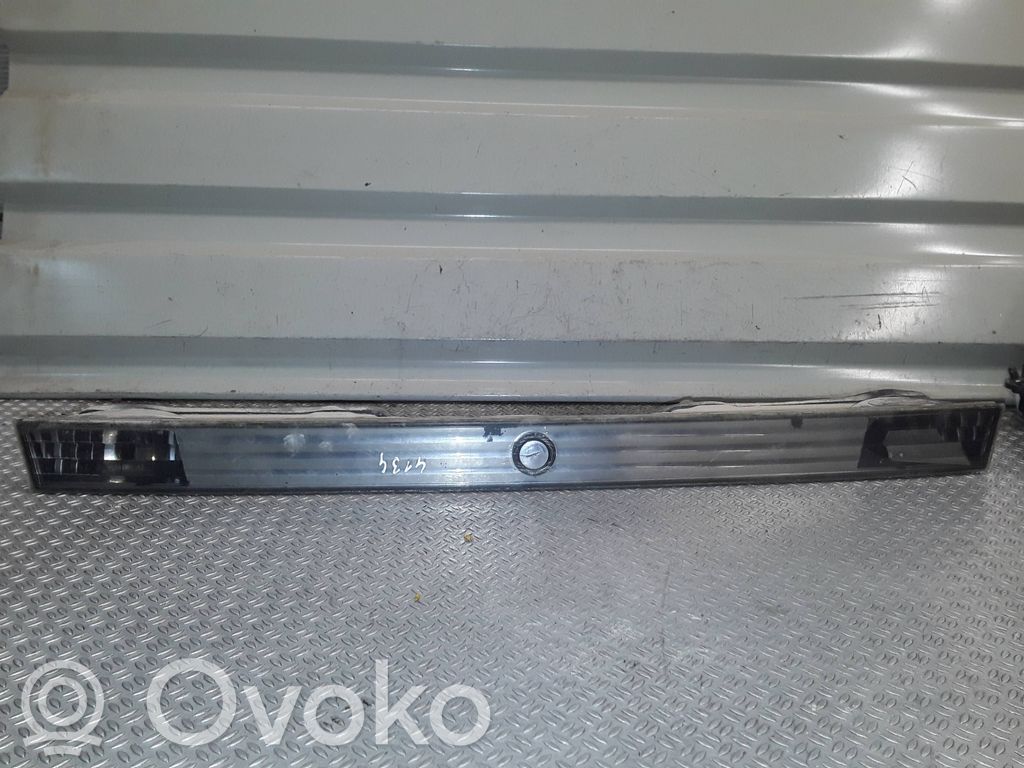BMW 7 E65 E66 Galinio dangčio numerio apšvietimo juosta 