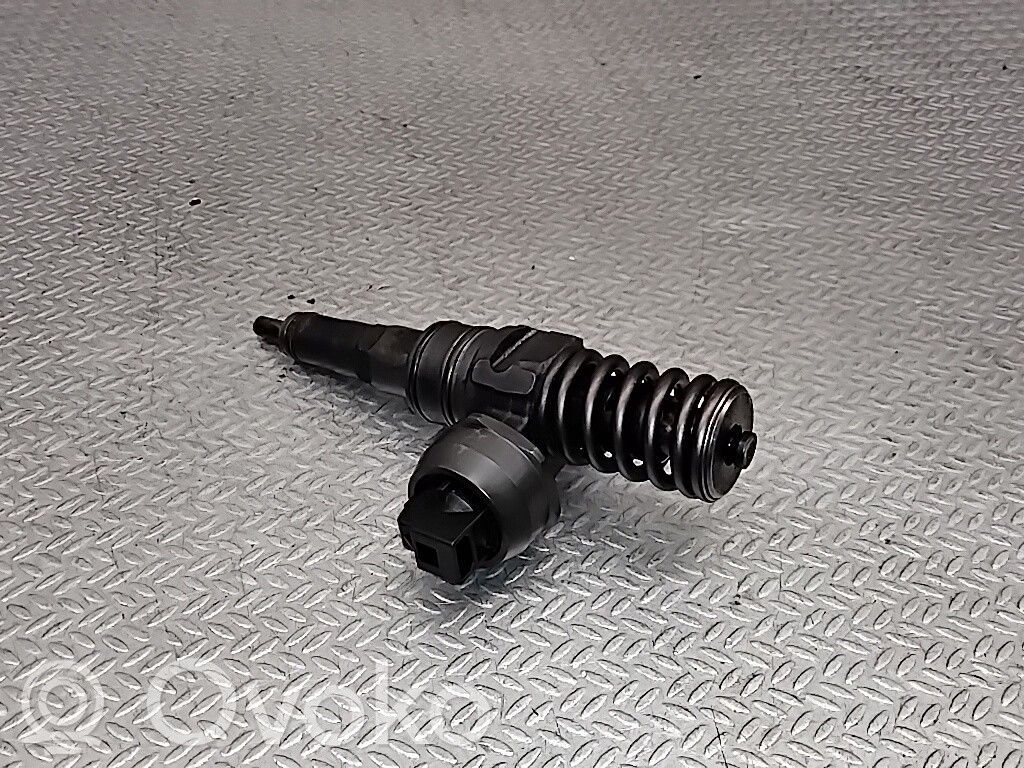 Volkswagen PASSAT B5.5 Inyector de combustible 