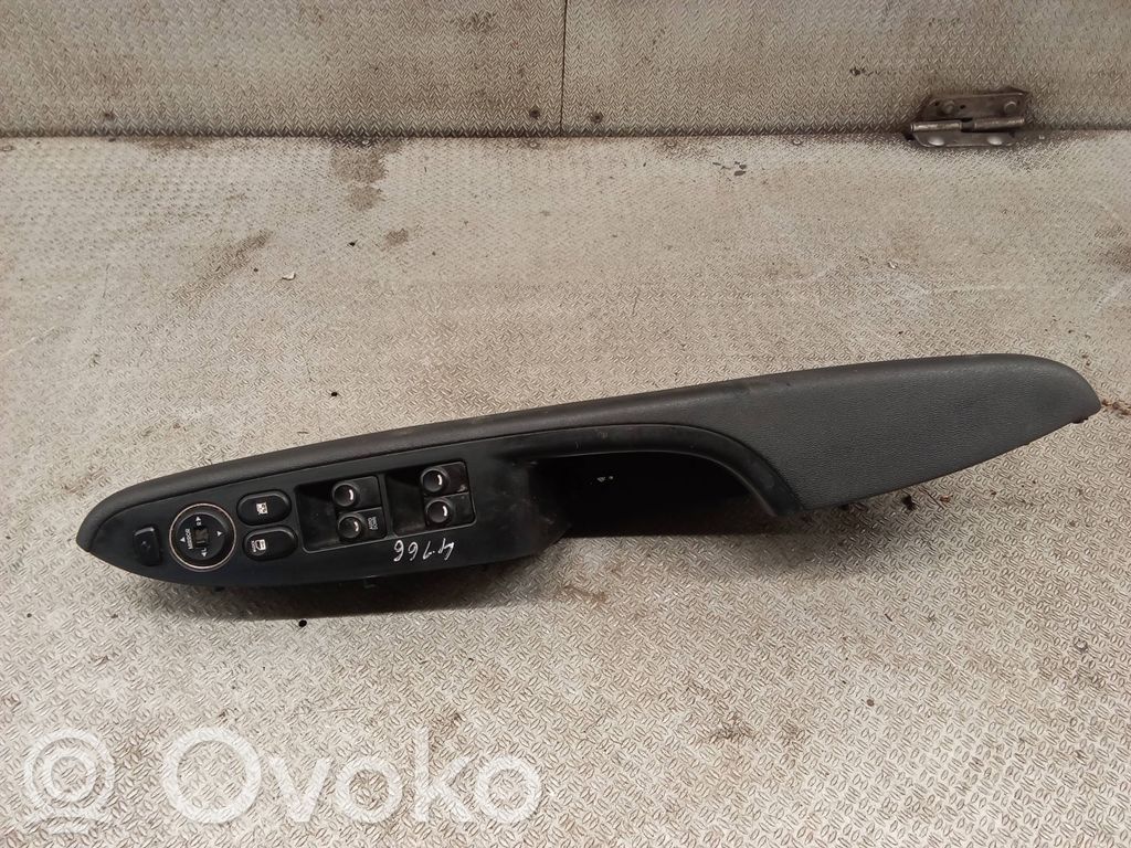 Hyundai i30 Front door interior handle trim 