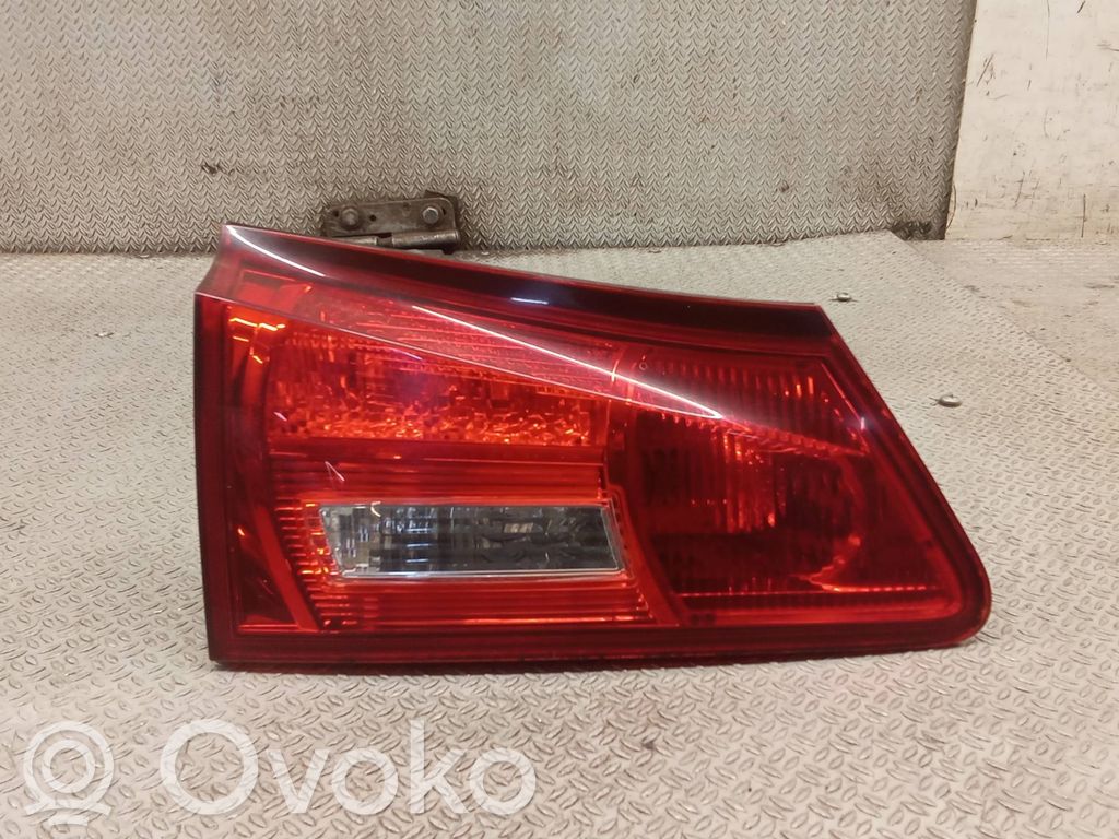 Tailgate rear/tail lights