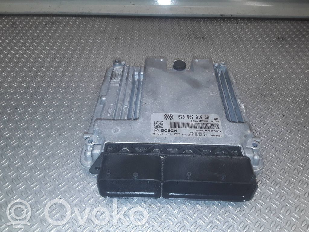 Volkswagen Transporter - Caravelle T5 Unitate/modul de control motor 