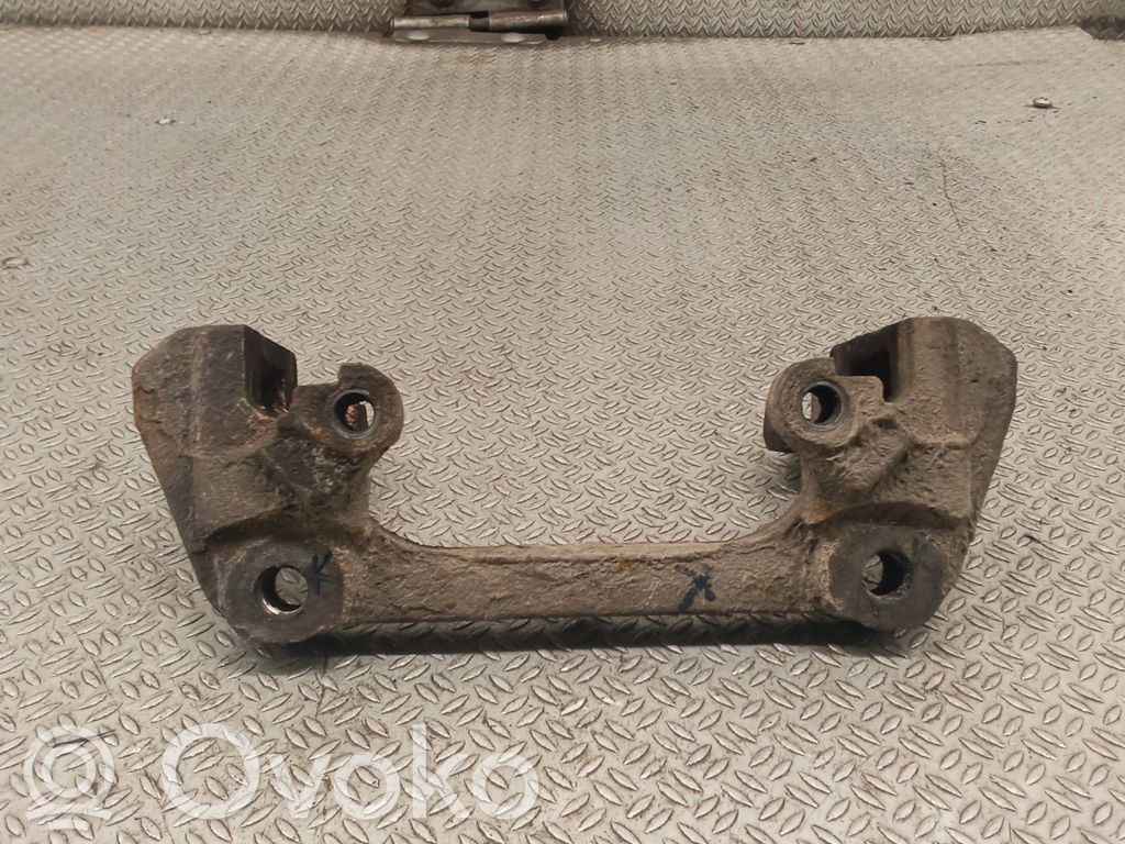 Volvo V70 Mocowanie przedniego zacisku hamulca 