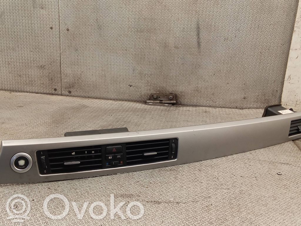 BMW 3 E90 E91 Panelės apdailos skydas (centrinis) 