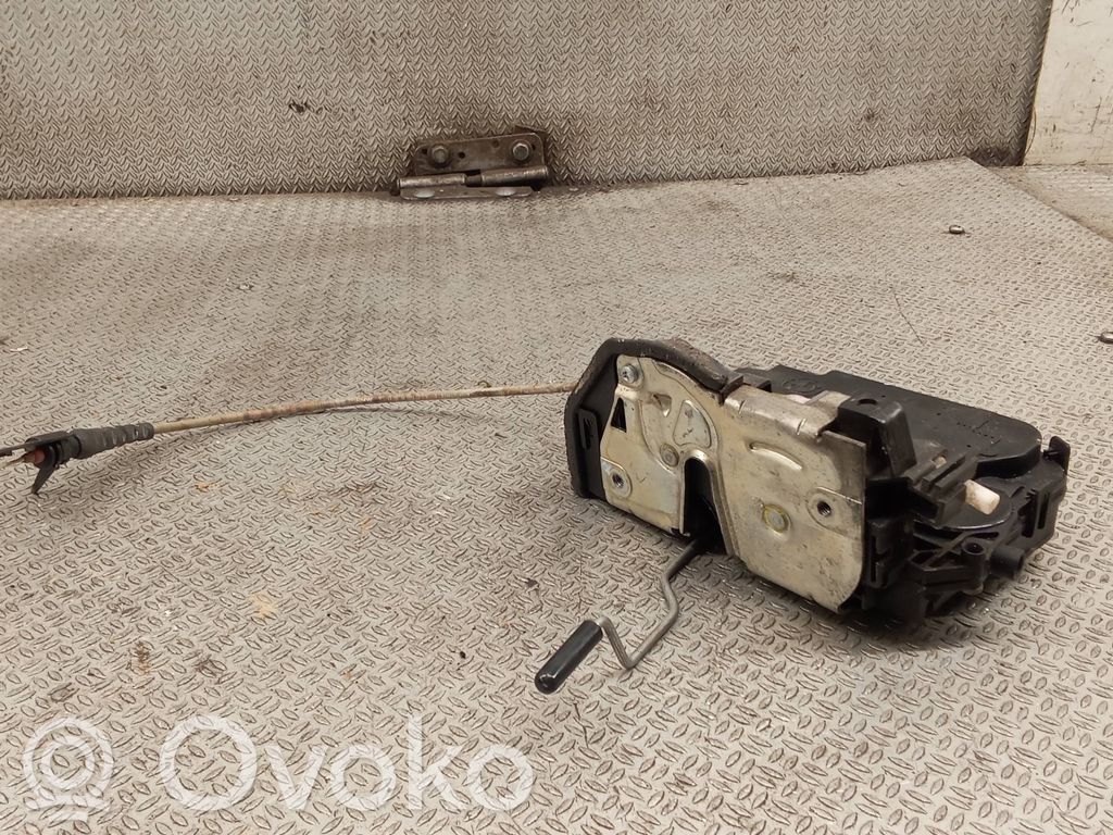 BMW 3 E90 E91 Priekšpusē slēdzene 