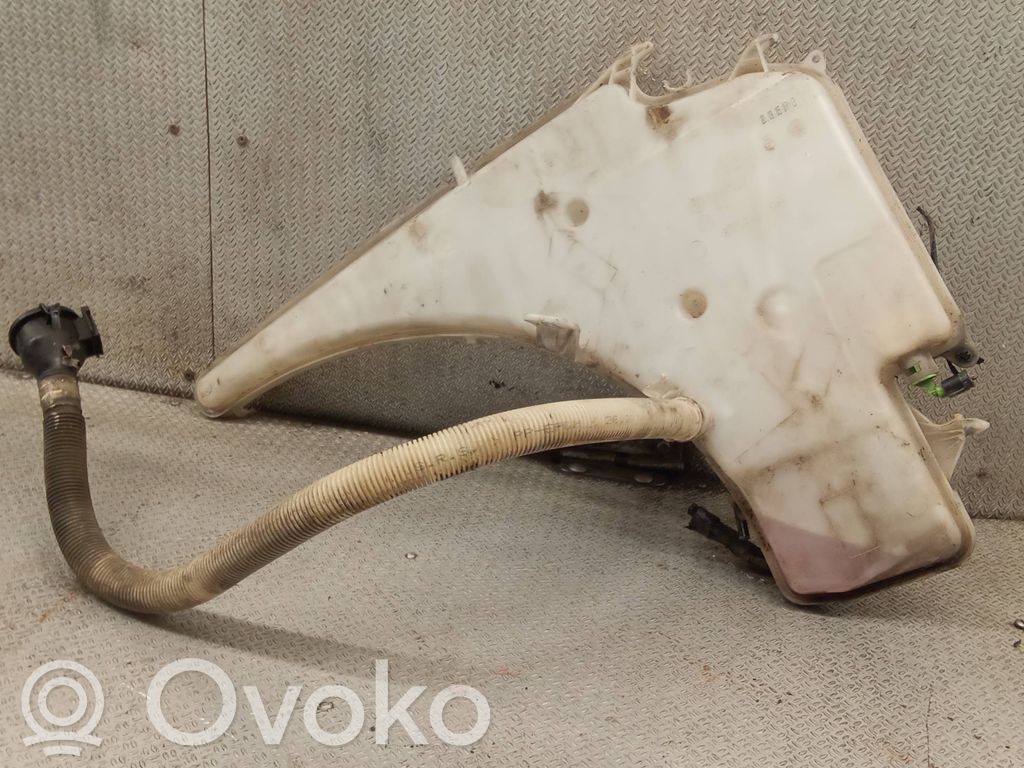 Tuulilasinpesimen nestesäiliö   7068996,7124231,7068998
