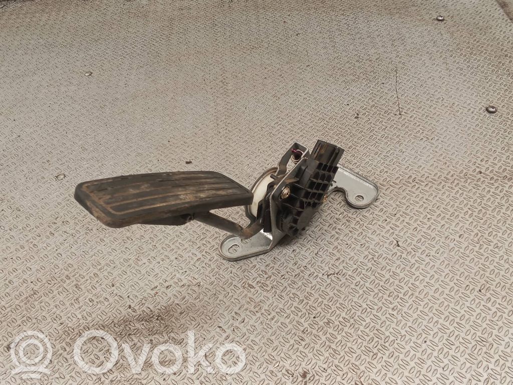 Subaru Legacy Accelerator throttle pedal 