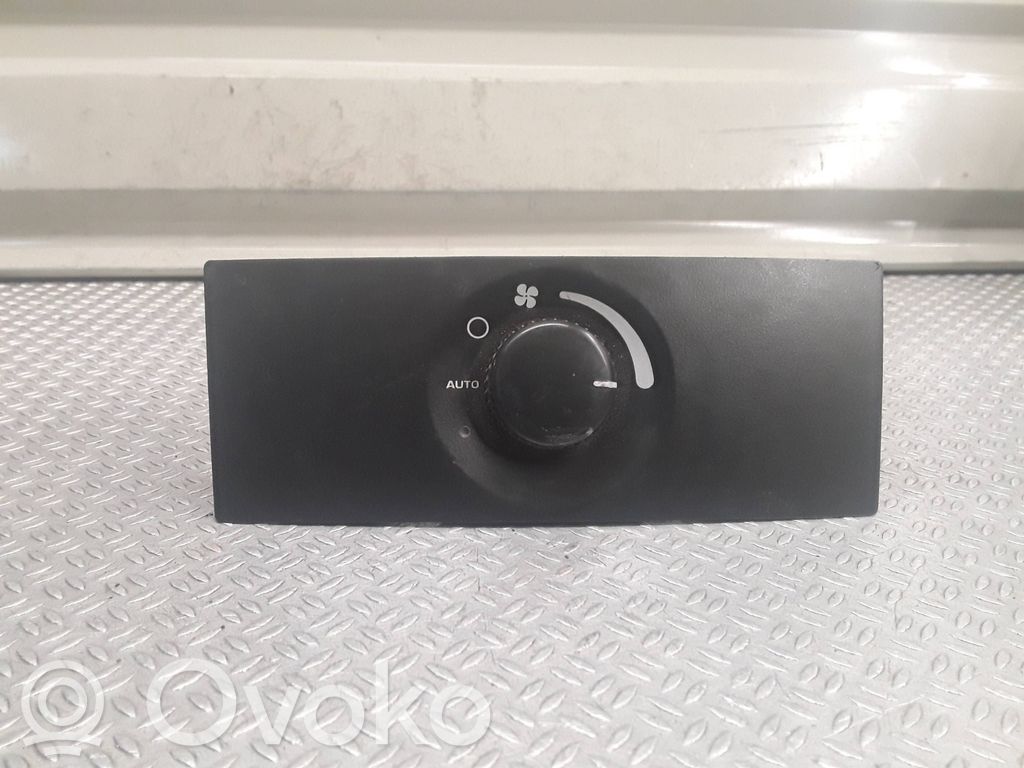 Chrysler Pacifica Climate control unit 