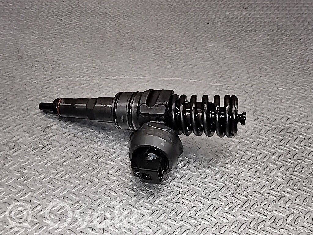 Inyector de combustible   038130073AG