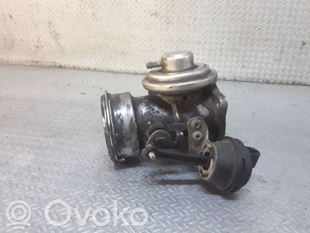 Audi A4 S4 B6 8E 8H EGR-venttiili 