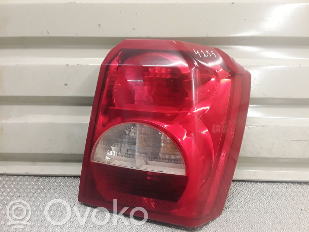 Rear/tail lights   05303752AH
