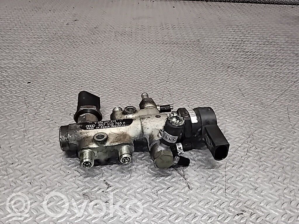 Audi A8 S8 D3 4E Polttoainepääputki 